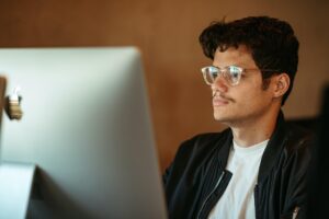 フェロモン香水を使った男性のビジネス印象アップの秘訣は？