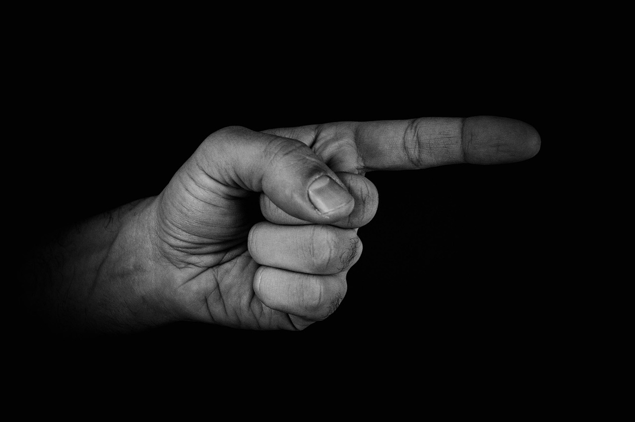 人を惹きつける非言語コミュニケーションの秘訣は？